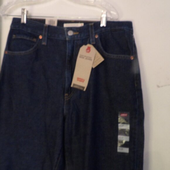 NWT Levi's High Waisted Darker Wash " Mom " Jeans Sz 31/27 - Picture 5 of 6